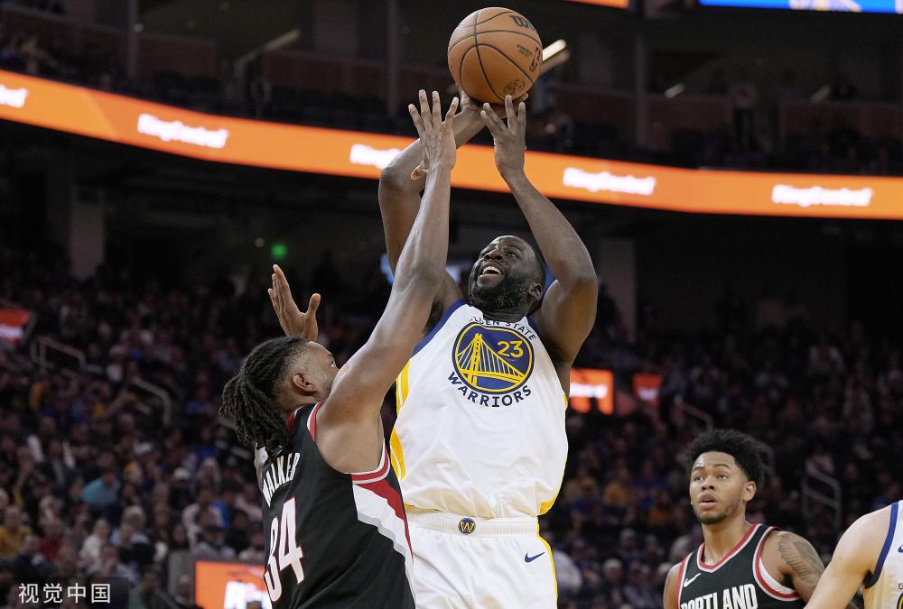 两队分别展 两队分别展